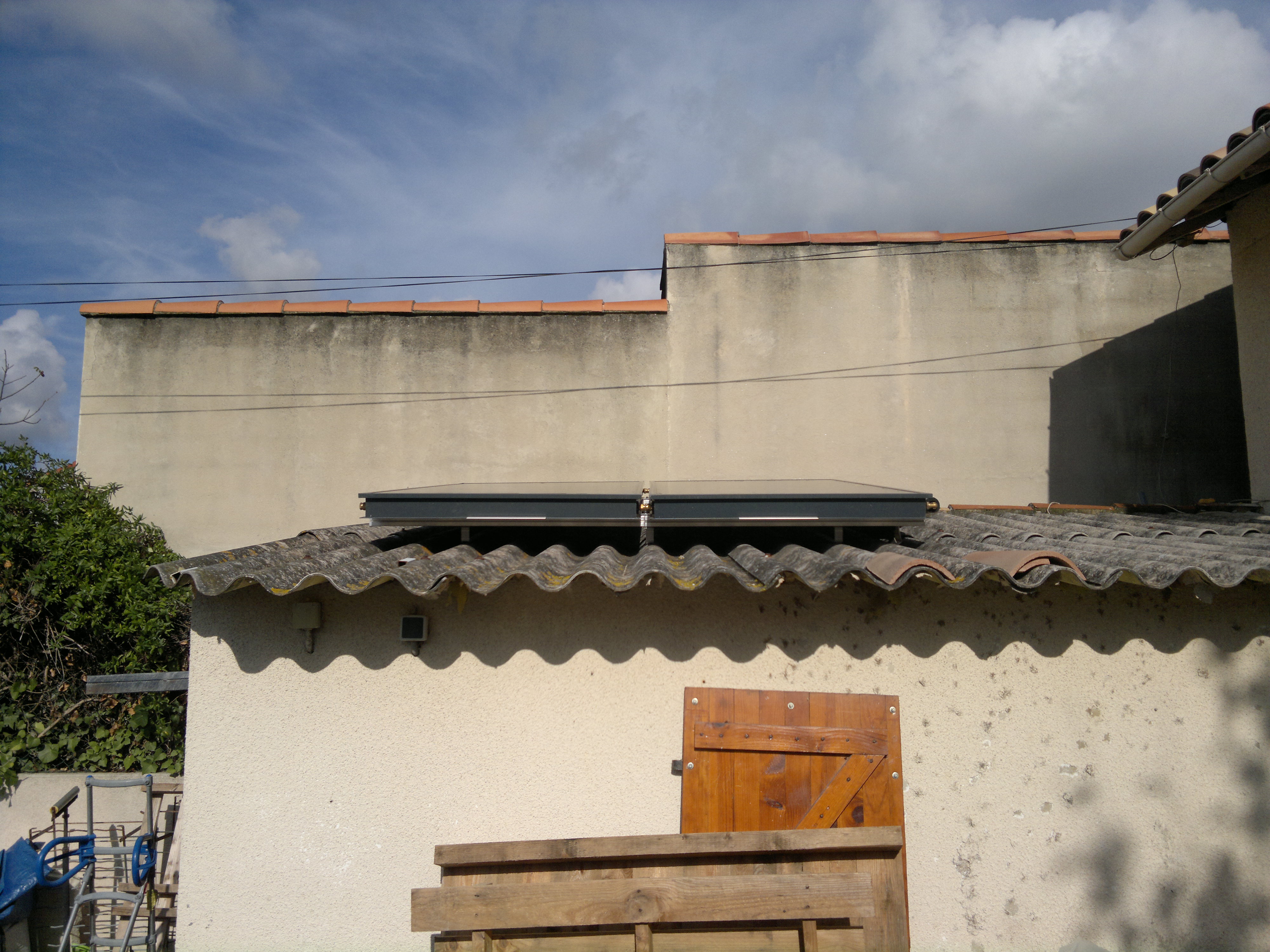 Installation solaire thermique à Marseille pour l'eau chaude sanitaire : capteur en toiture