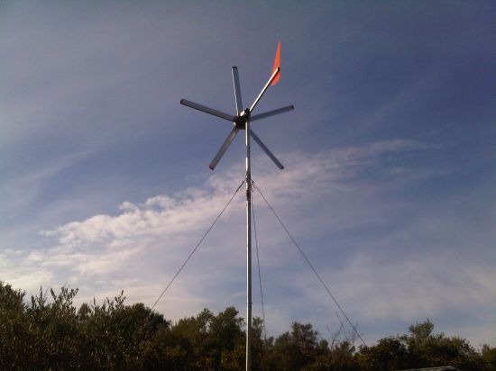 Installation à Velaux d'une éolienne pour autoconsomation d'un site isolé du réseau ERDF